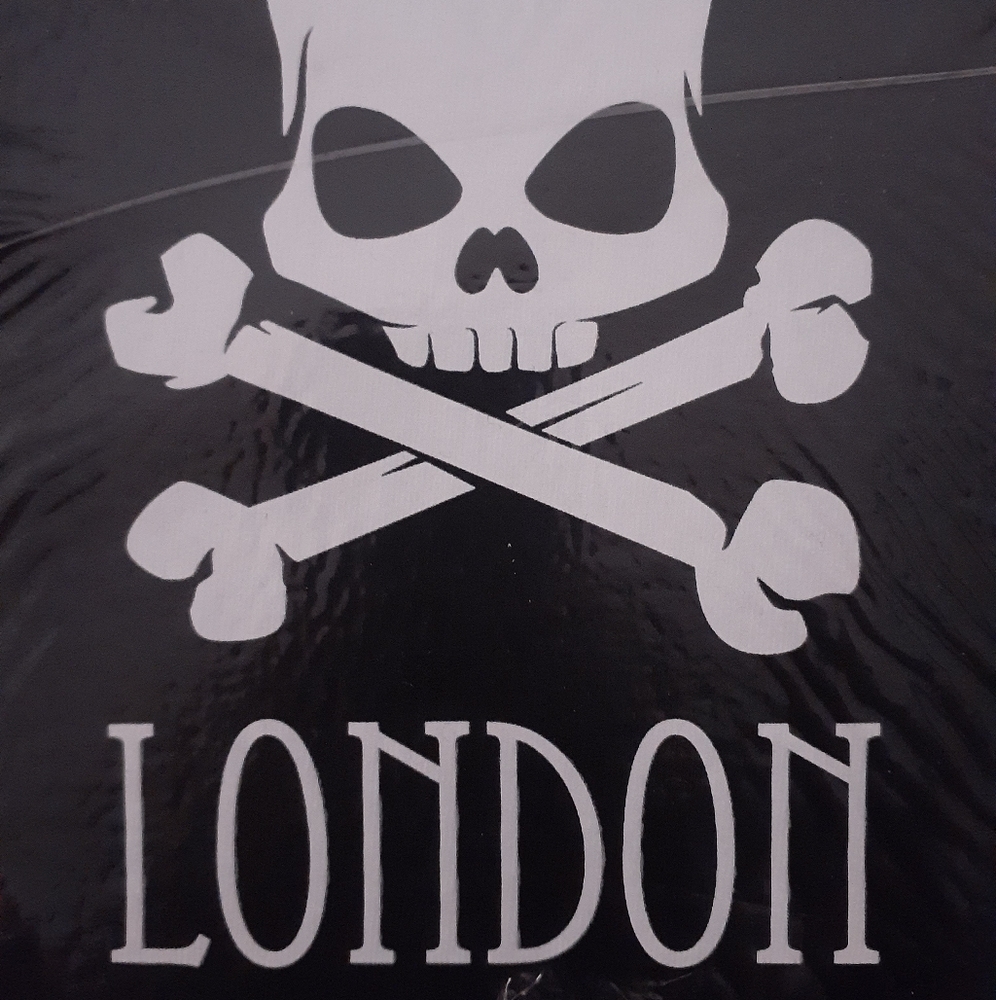 London Skull & Crossbones T-shirt size Large